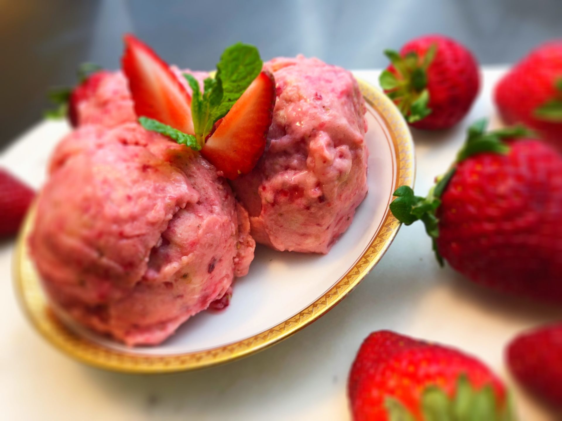 Vegan Strawberry "Ice Cream"